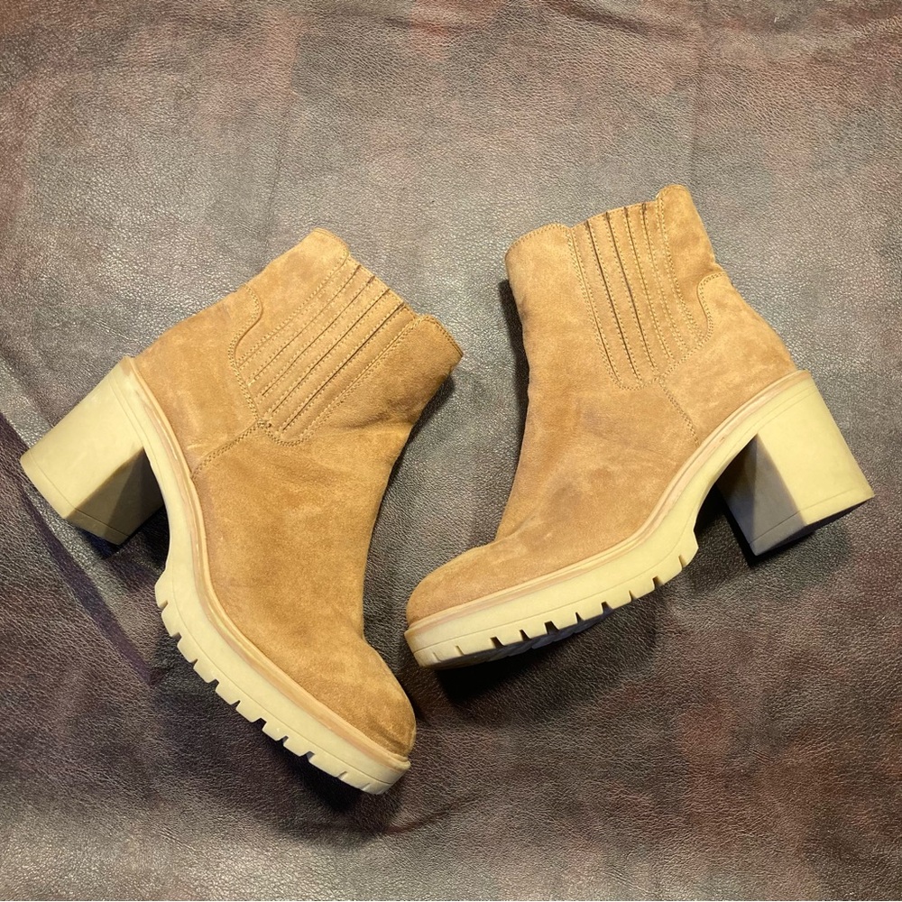 Universal Thread Chunky Heeled Suede Boot